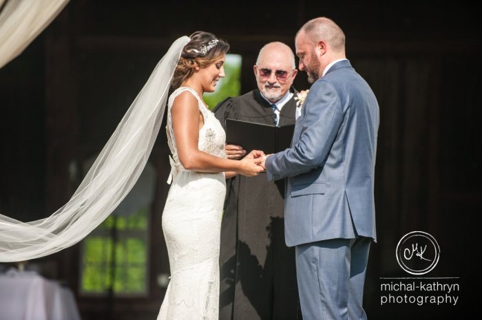 avon_century_barn_wedding_0023